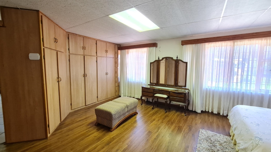 6 Bedroom Property for Sale in Bainsvlei Free State